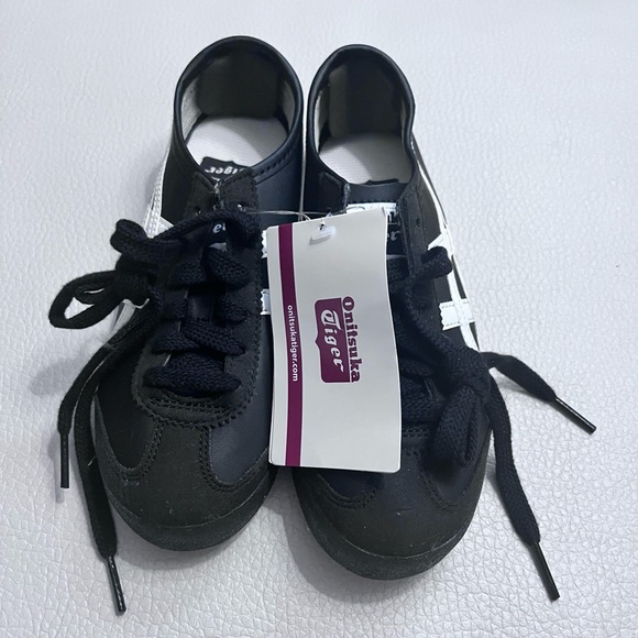 NWT - ASICS Onitsuka Tiger Mexico 66 Kids’ Sneakers - Size 12, 1 - Picture 2 of 9